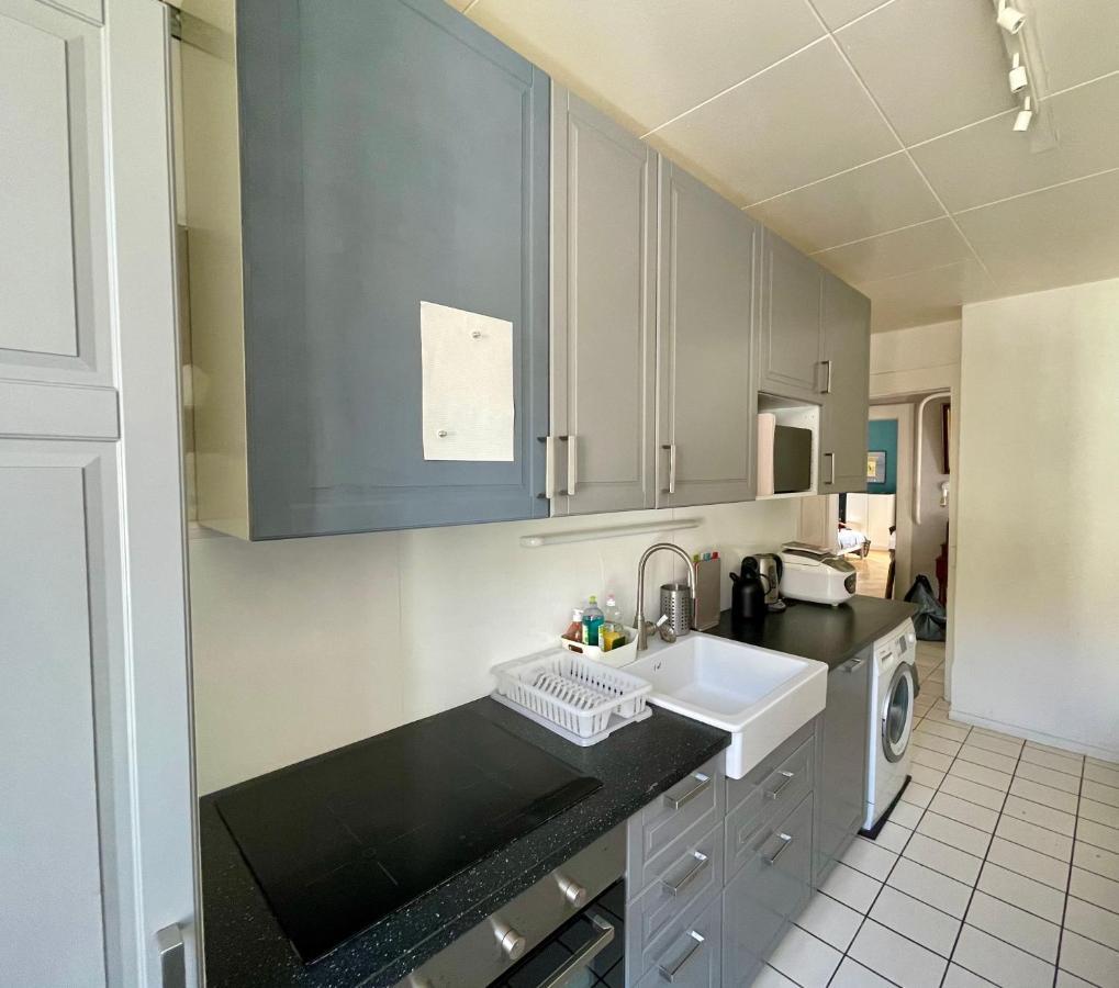 Le Locle : Bel Appartement Chaleureux Luaran gambar