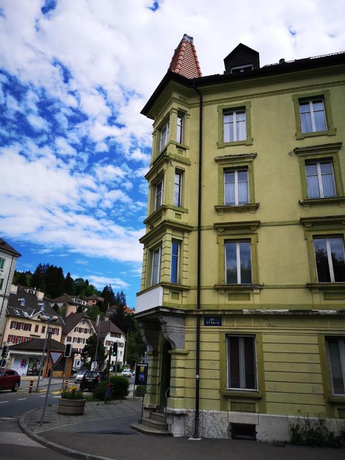 Le Locle : Bel Appartement Chaleureux Luaran gambar