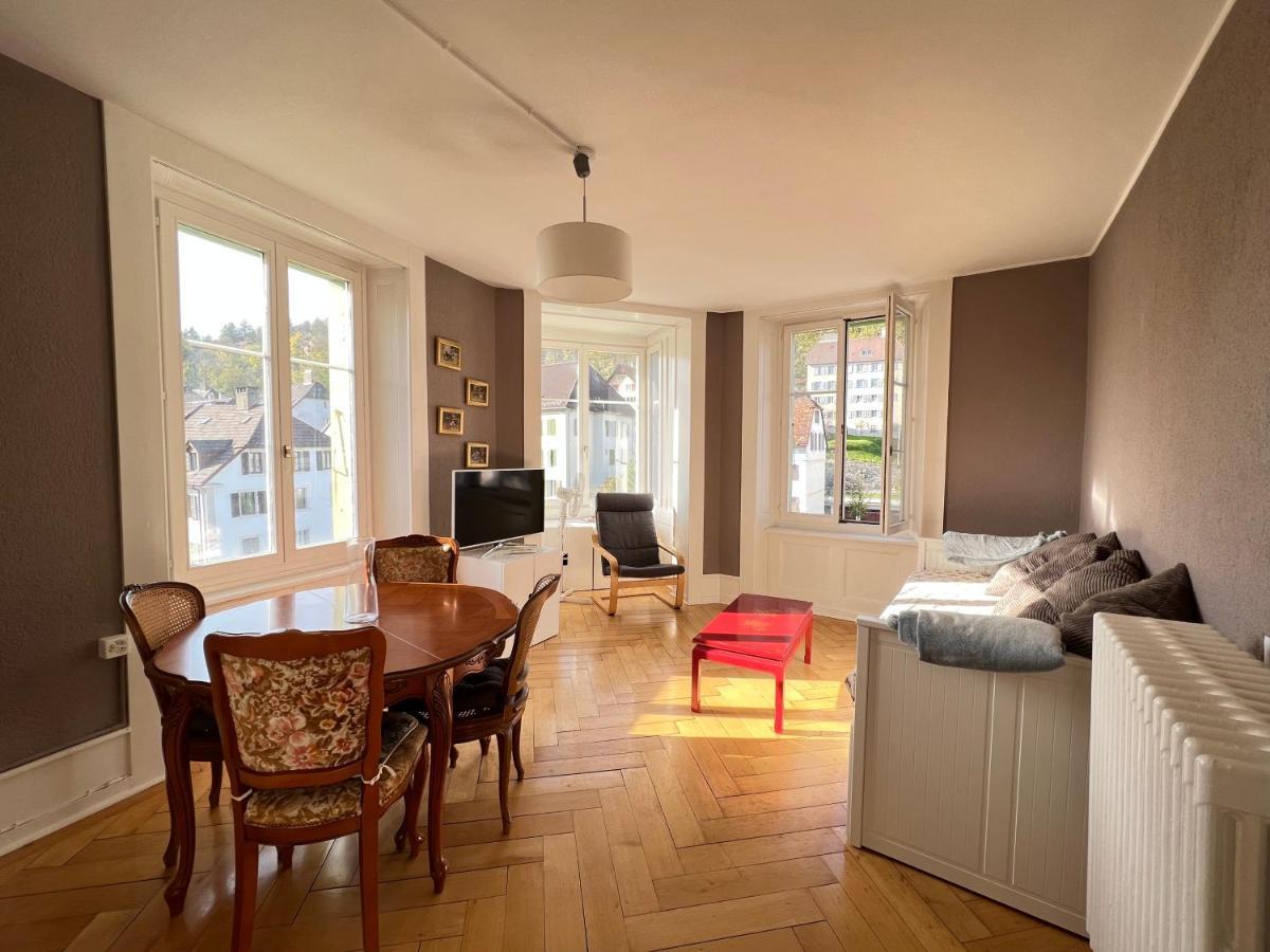 Le Locle : Bel Appartement Chaleureux Luaran gambar