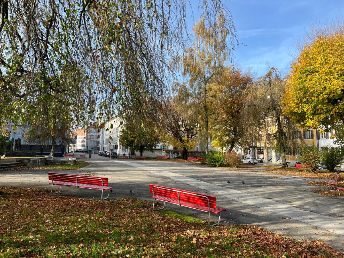 Le Locle : Bel Appartement Chaleureux Luaran gambar