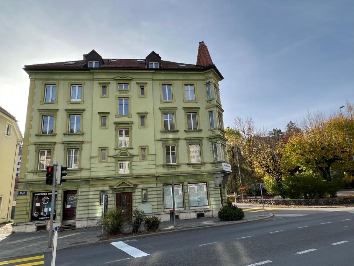 Le Locle : Bel Appartement Chaleureux Luaran gambar