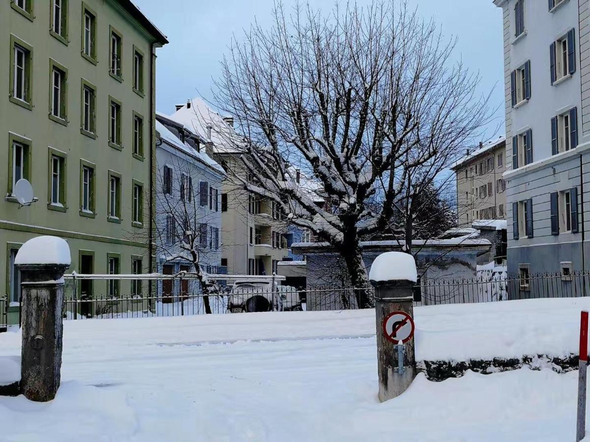 Le Locle : Bel Appartement Chaleureux Luaran gambar